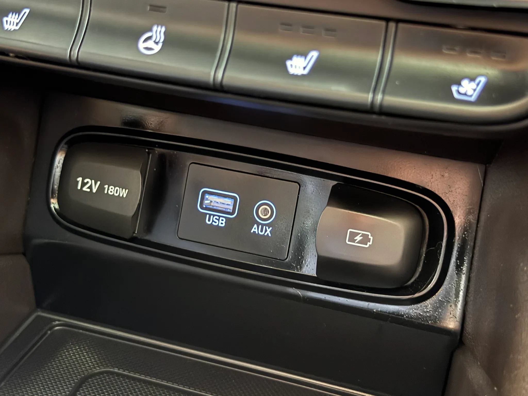 Used 2019 Hyundai Santa Fe AWD w/ Cargo Package image 18