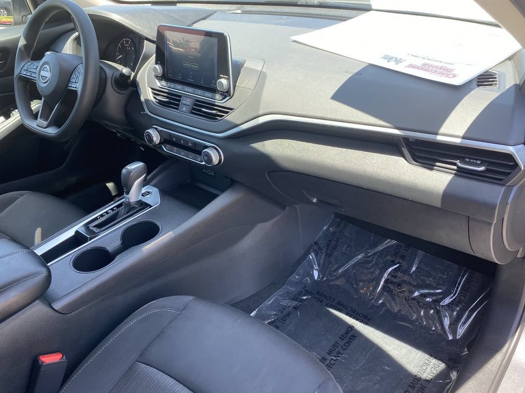 Used 2025 Nissan Altima 2.5 S FWD image 17