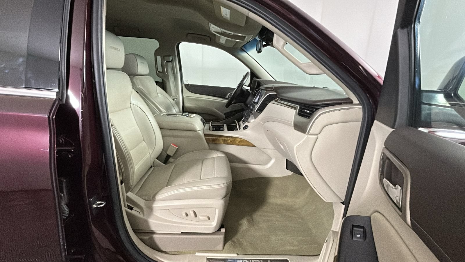 Used 2017 GMC Yukon Denali AWD/4WD image 35