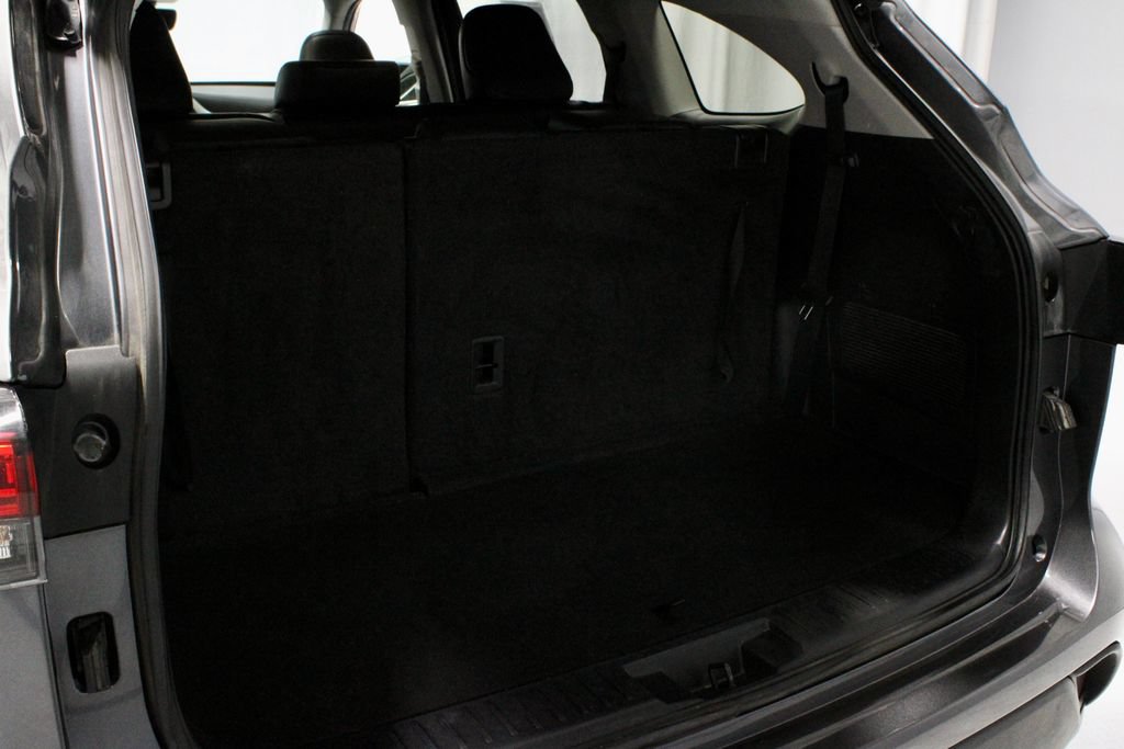 Used 2023 Toyota Highlander XLE AWD/4WD image 12