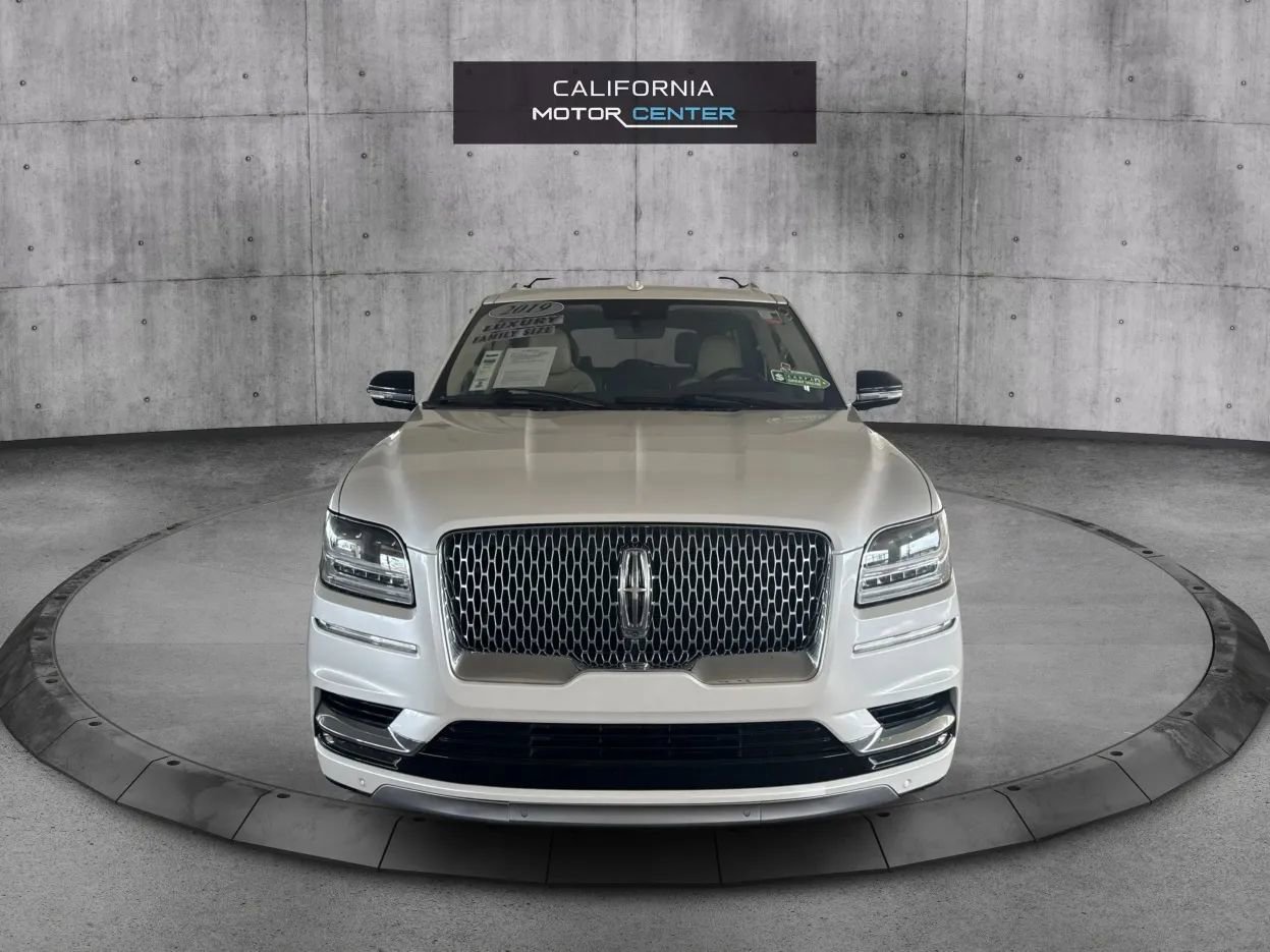 Used 2019 Lincoln Navigator L Reserve w/ Cargo Package AWD/4WD image 2