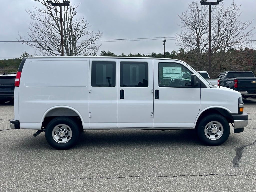New 2026 Chevrolet Express 2500 RWD image 7