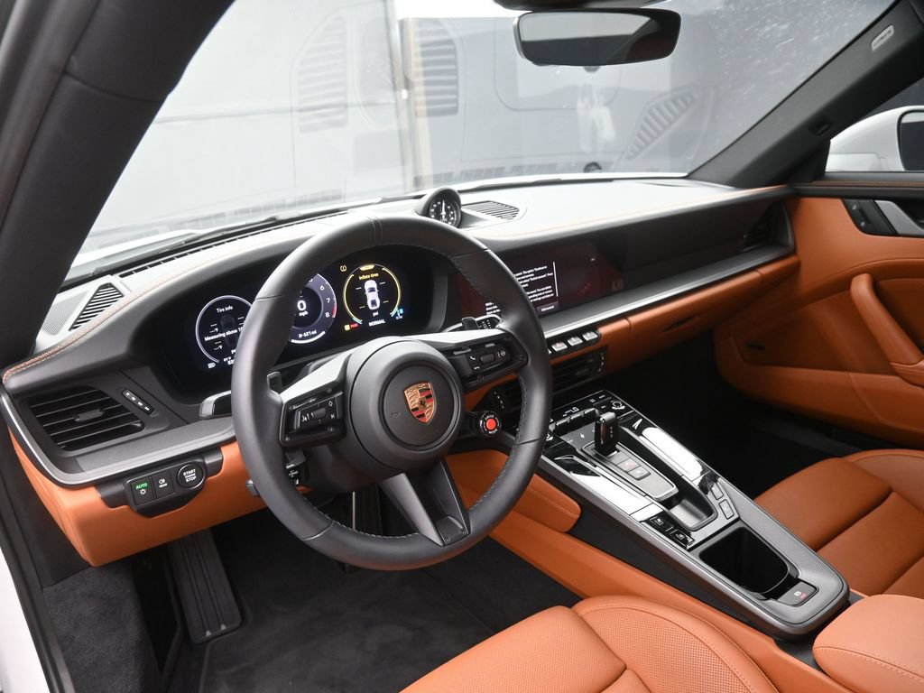 Certified 2025 Porsche 911 Carrera RWD image 4
