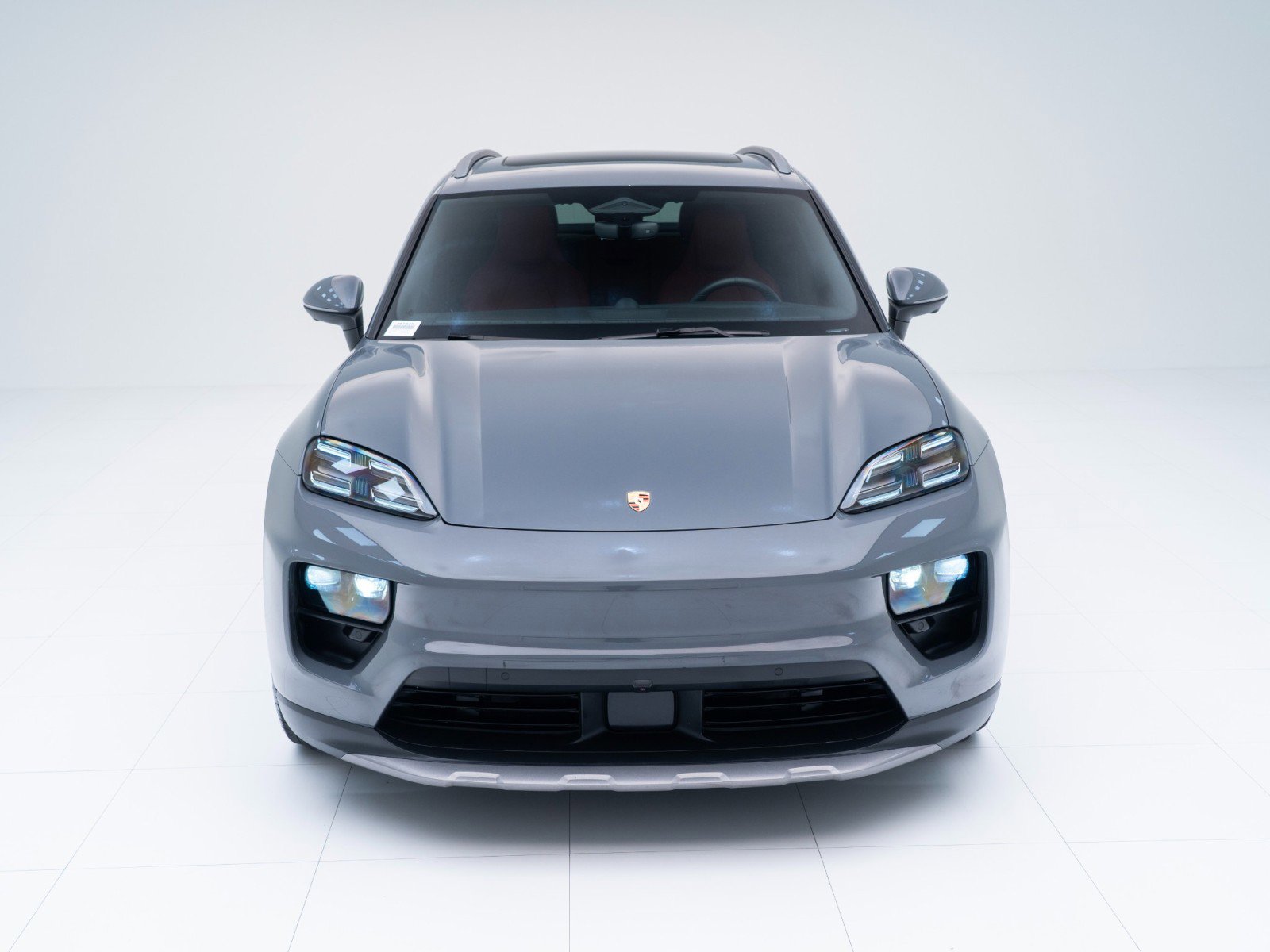 Certified 2025 Porsche Macan Electric image 6