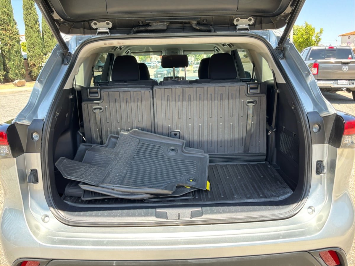 Used 2022 Toyota Highlander LE AWD/4WD image 21