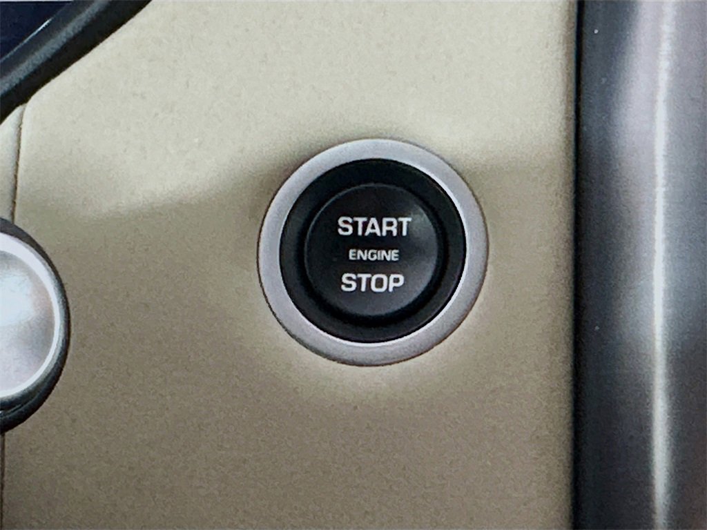 Used 2020 Land Rover Discovery Landmark image 27