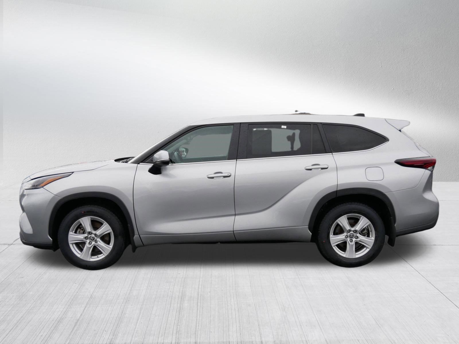 Certified 2024 Toyota Highlander LE AWD/4WD image 4