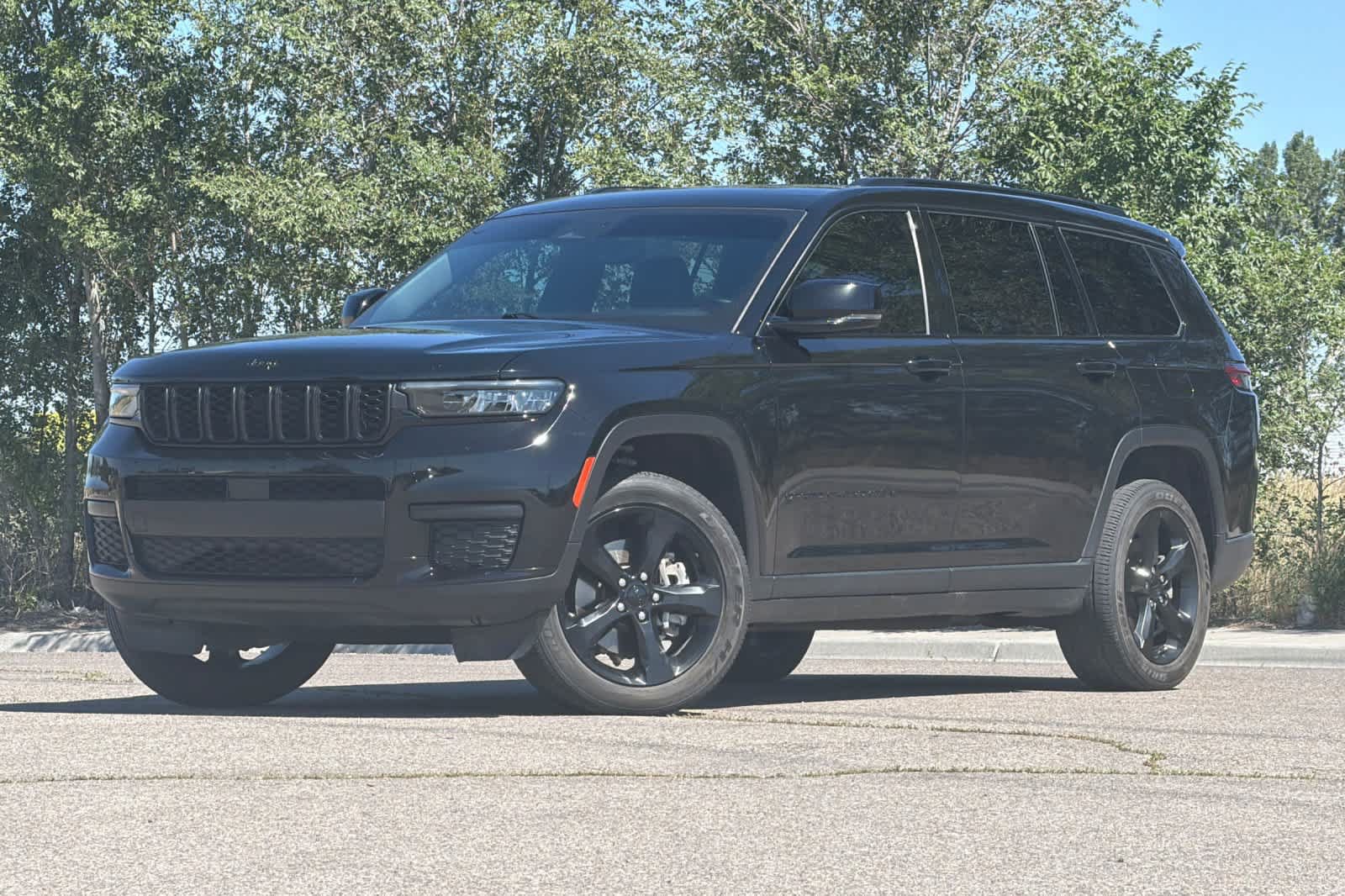 Used 2024 Jeep Grand Cherokee L Altitude AWD/4WD image 1