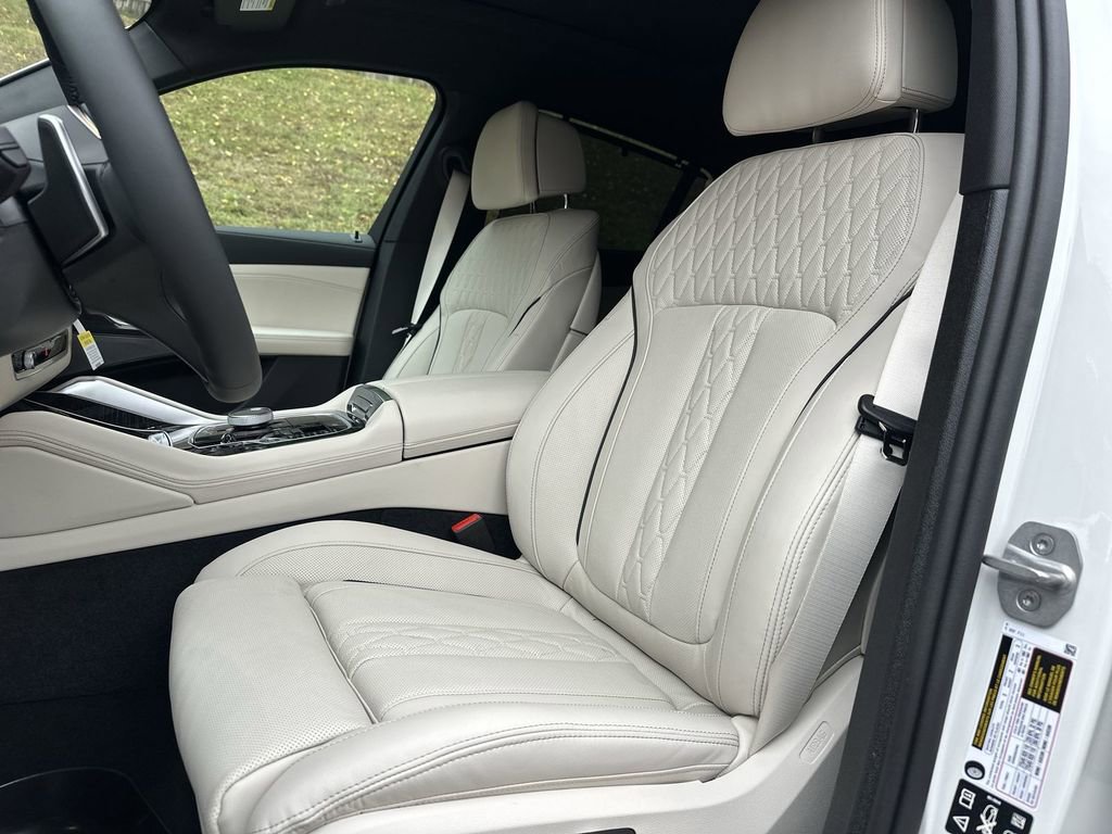 New 2026 BMW X6 xDrive40i w/ Executive Package image 13