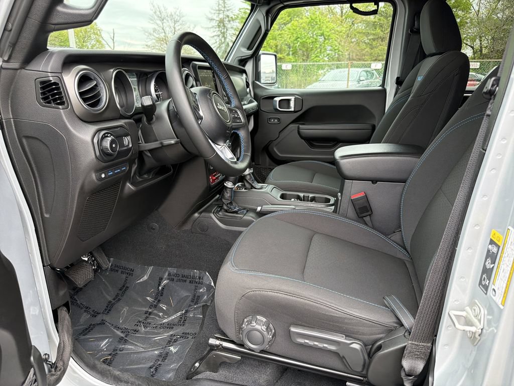 Used 2023 Jeep Wrangler Unlimited Rubicon 4xe w/ Cold Weather Group AWD/4WD image 13