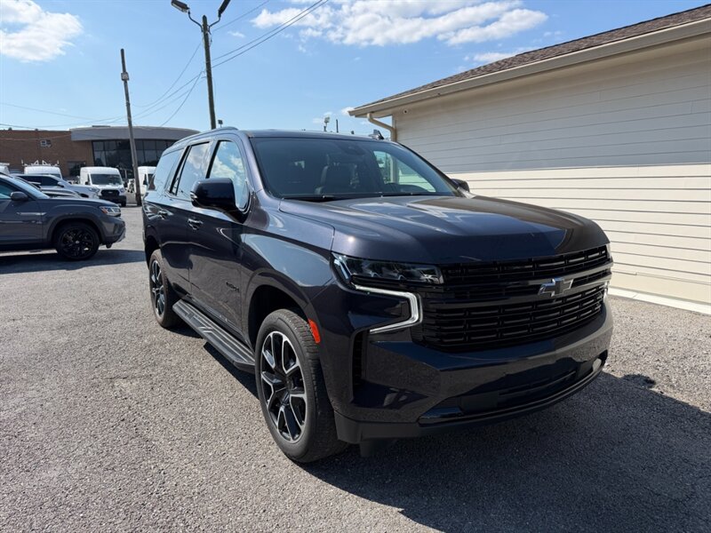 Used 2023 Chevrolet Tahoe RST w/ Luxury Package RWD image 4