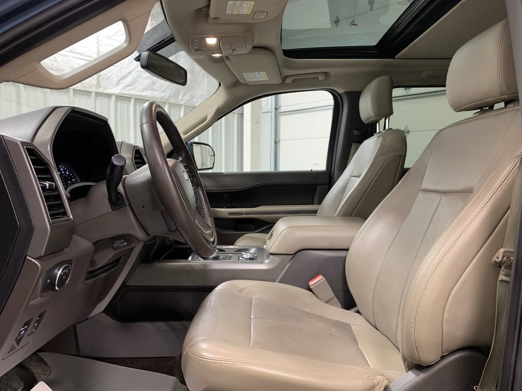 Used 2018 Ford Expedition XLT w/ Equipment Group 201A AWD/4WD image 16