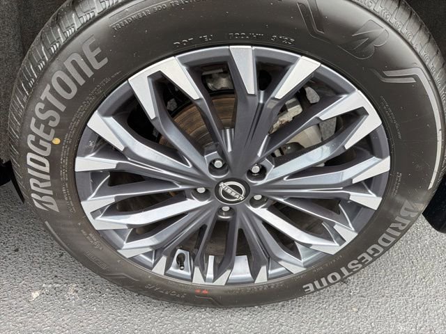 Used 2026 Nissan Rogue Platinum w/ Platinum Premium Package AWD/4WD image 32