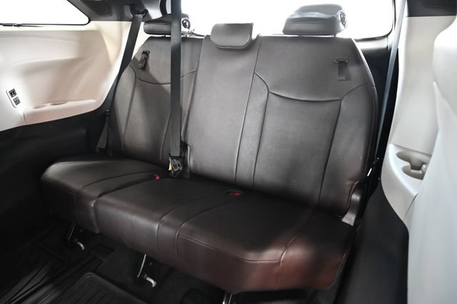 Used 2023 Toyota Sienna Platinum AWD/4WD image 14