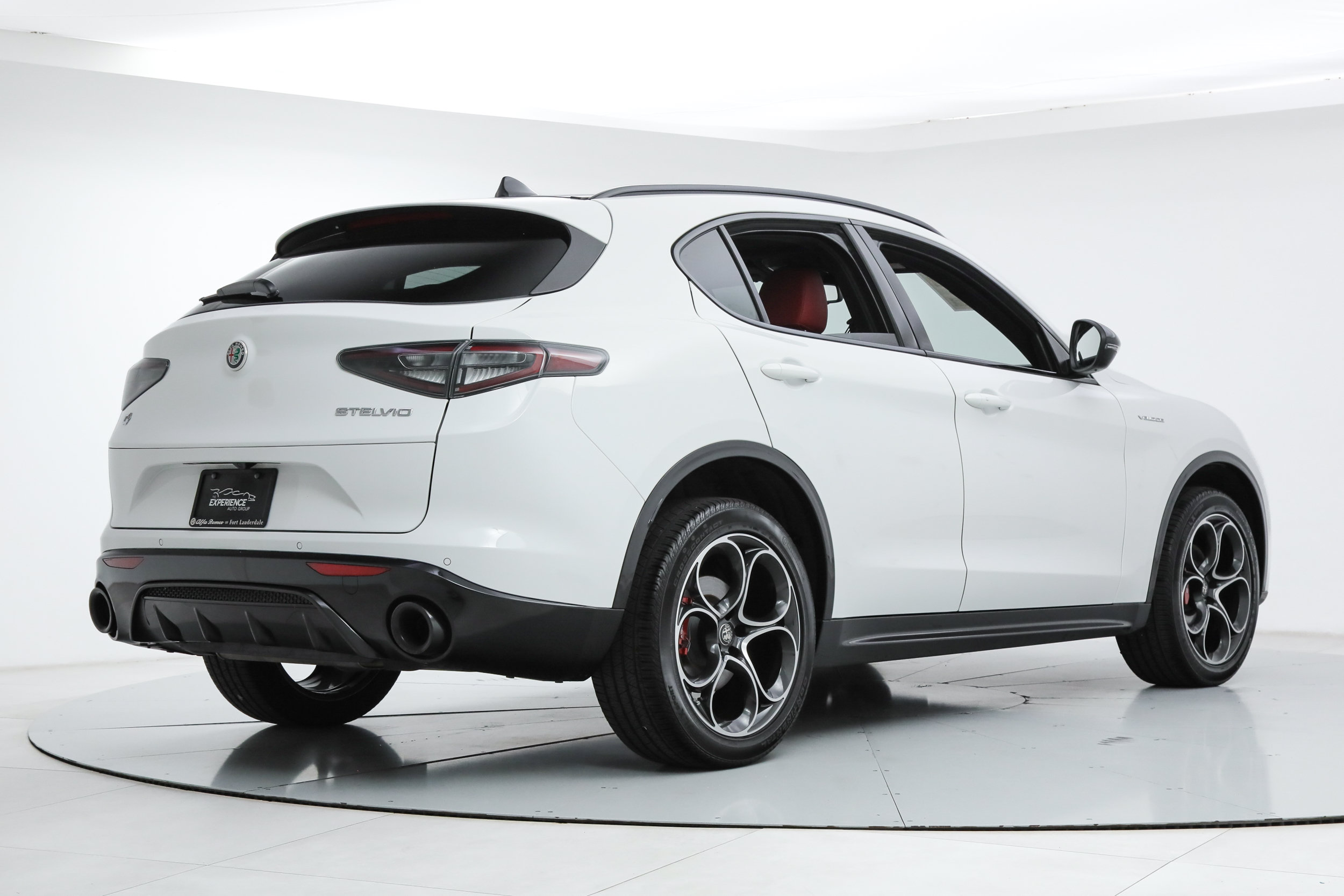 New 2025 Alfa Romeo Stelvio Sprint w/ Veloce Package AWD/4WD image 5