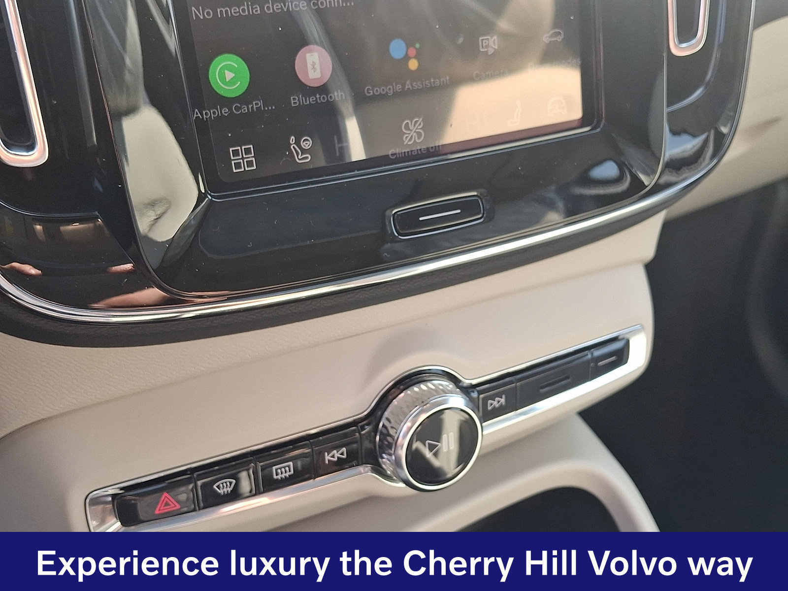 New 2026 Volvo XC40 B5 Ultra w/ Climate Package AWD/4WD image 13