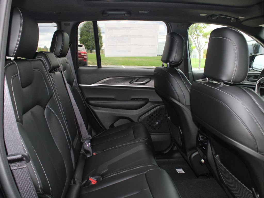 New 2025 Jeep Grand Cherokee Limited w/ Trailer Tow Package image 30