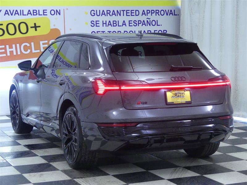 Used 2024 Audi Q8 e-tron Prestige image 5