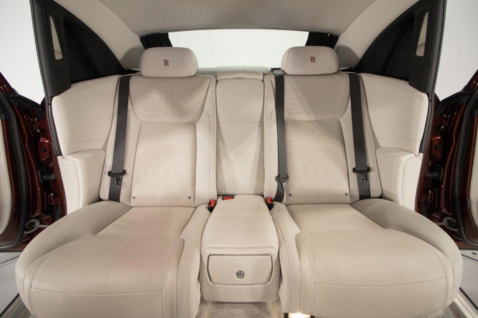 Used 2015 Rolls-Royce Ghost Extended Wheelbase image 9