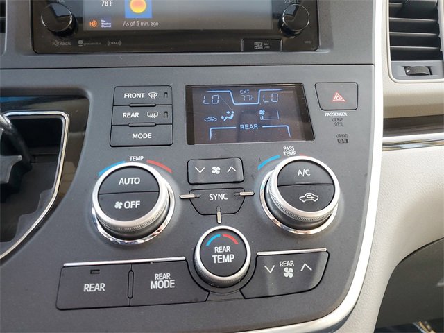 Used 2016 Toyota Sienna XLE Premium image 29