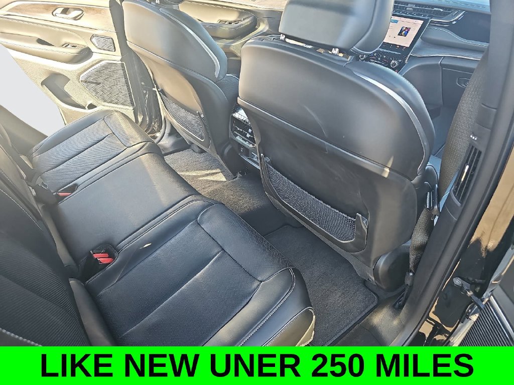 Used 2023 Jeep Grand Cherokee Overland w/ Luxury Tech Group IV AWD/4WD image 11