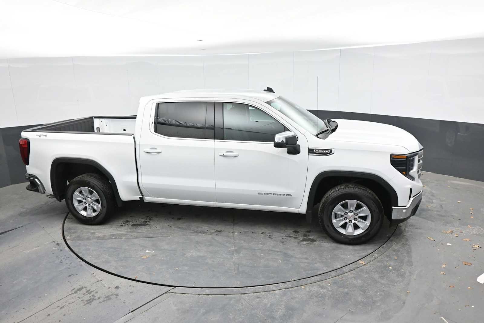 New 2026 GMC Sierra 1500 SLE w/ Preferred Package AWD/4WD image 34