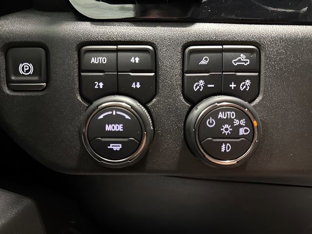 Used 2024 Chevrolet Silverado 1500 High Country w/ Technology Package image 21