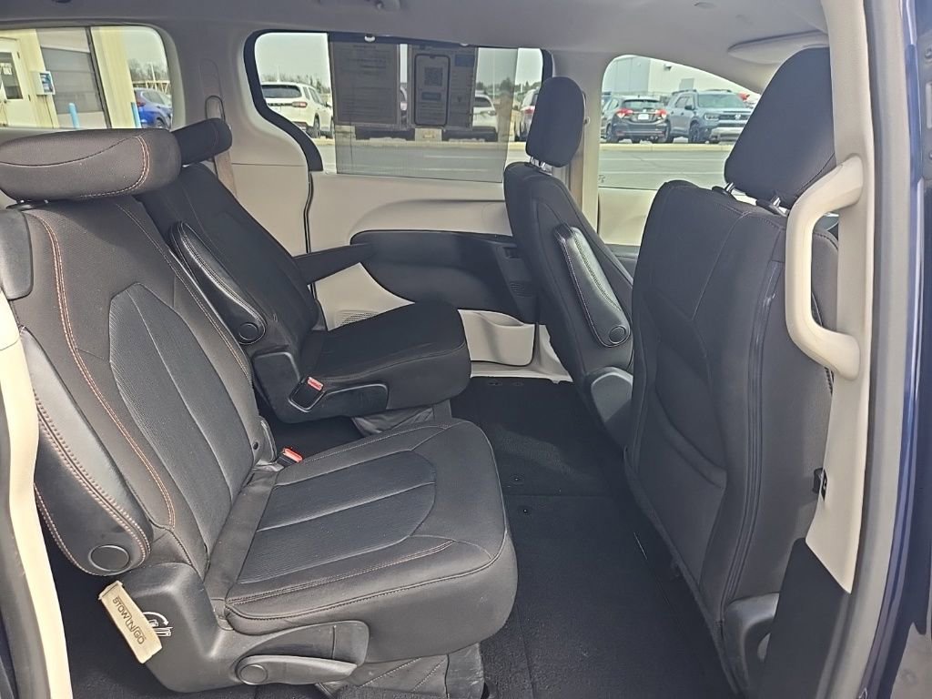 Used 2020 Chrysler Pacifica Touring w/ Advanced Safetytec Group image 26