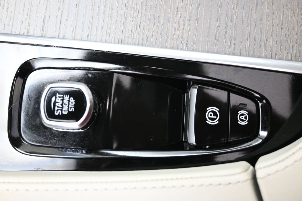 Used 2024 Volvo XC90 T8 Plus AWD/4WD image 31