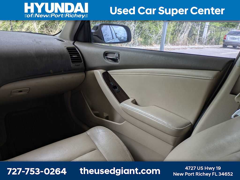 Used 2011 Nissan Altima 2.5 SL w/ Technology Pkg FWD image 18