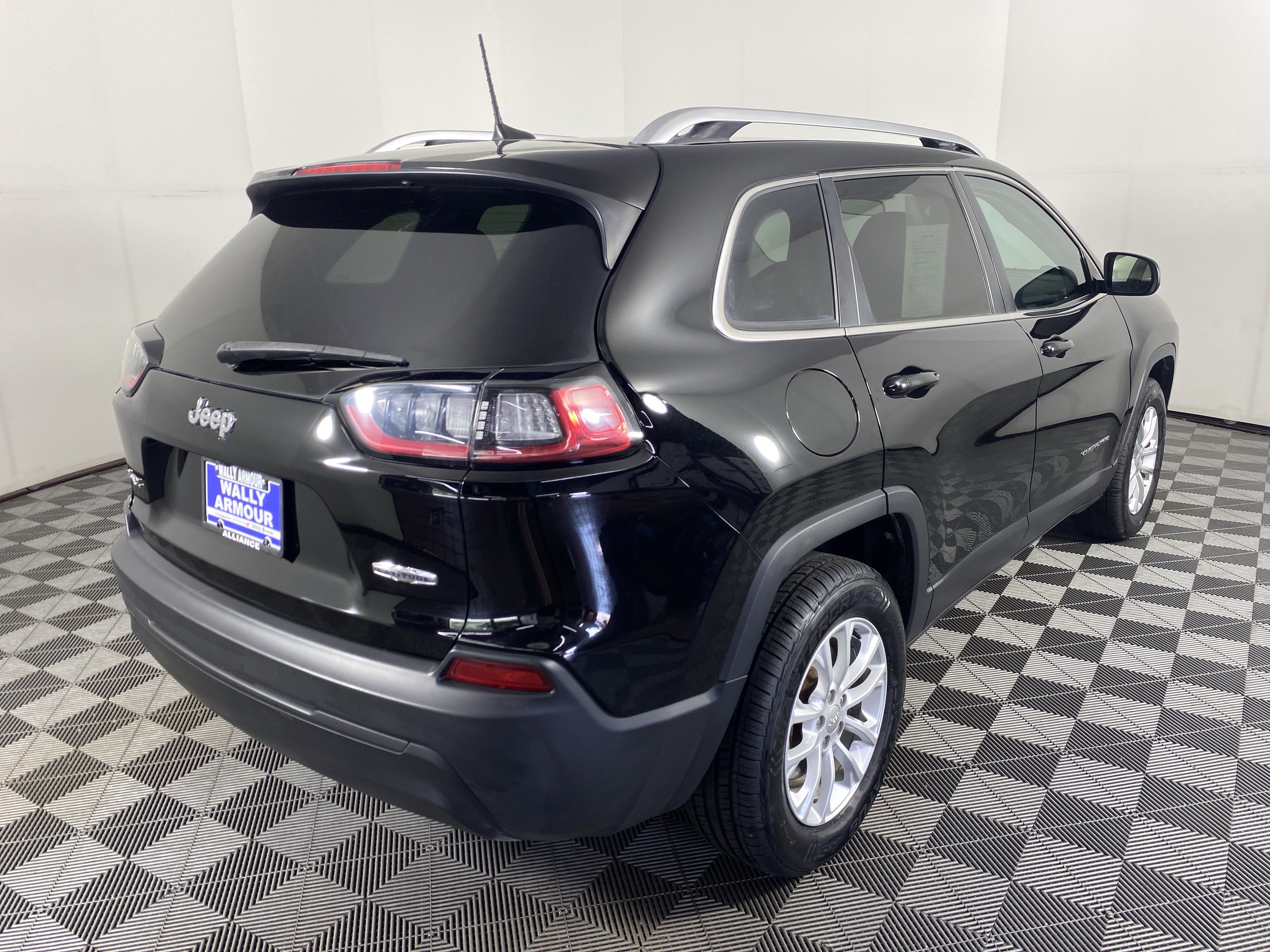 Used 2019 Jeep Cherokee Latitude w/ Popular Appearance Group AWD/4WD image 6