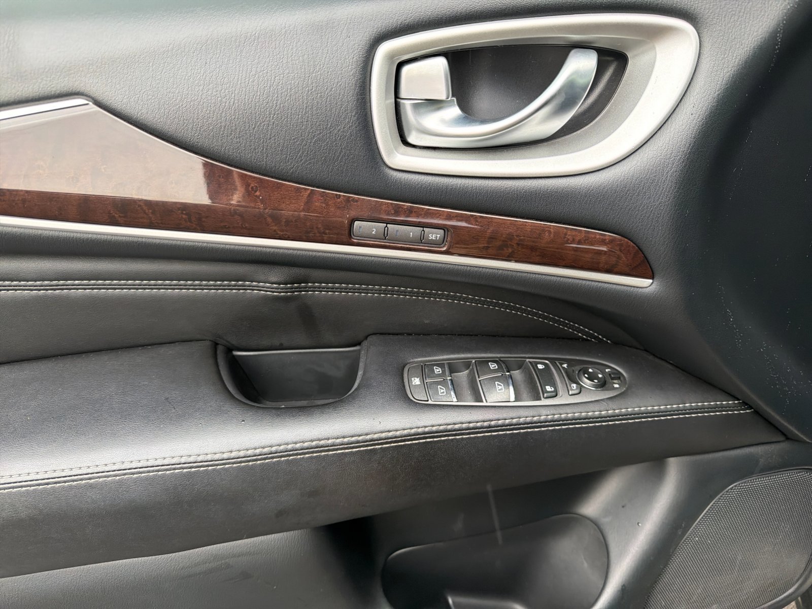 Used 2020 INFINITI QX60 Luxe w/ Sensory Package FWD image 11