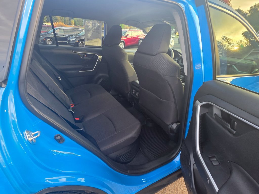 Used 2020 Toyota RAV4 LE w/ All Weather Liner Package AWD/4WD image 16