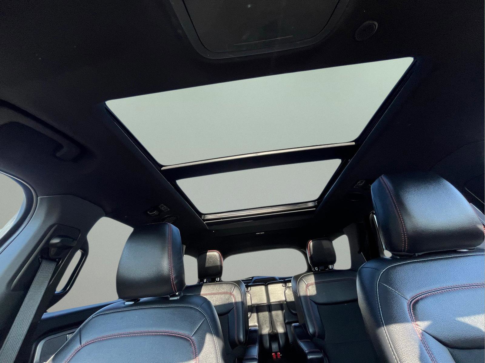 Used 2024 Ford Explorer ST-Line w/ Class IV Trailer Tow Package image 28