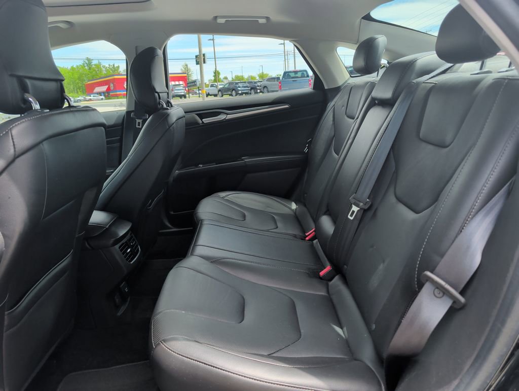 Used 2014 Ford Fusion Titanium FWD image 19