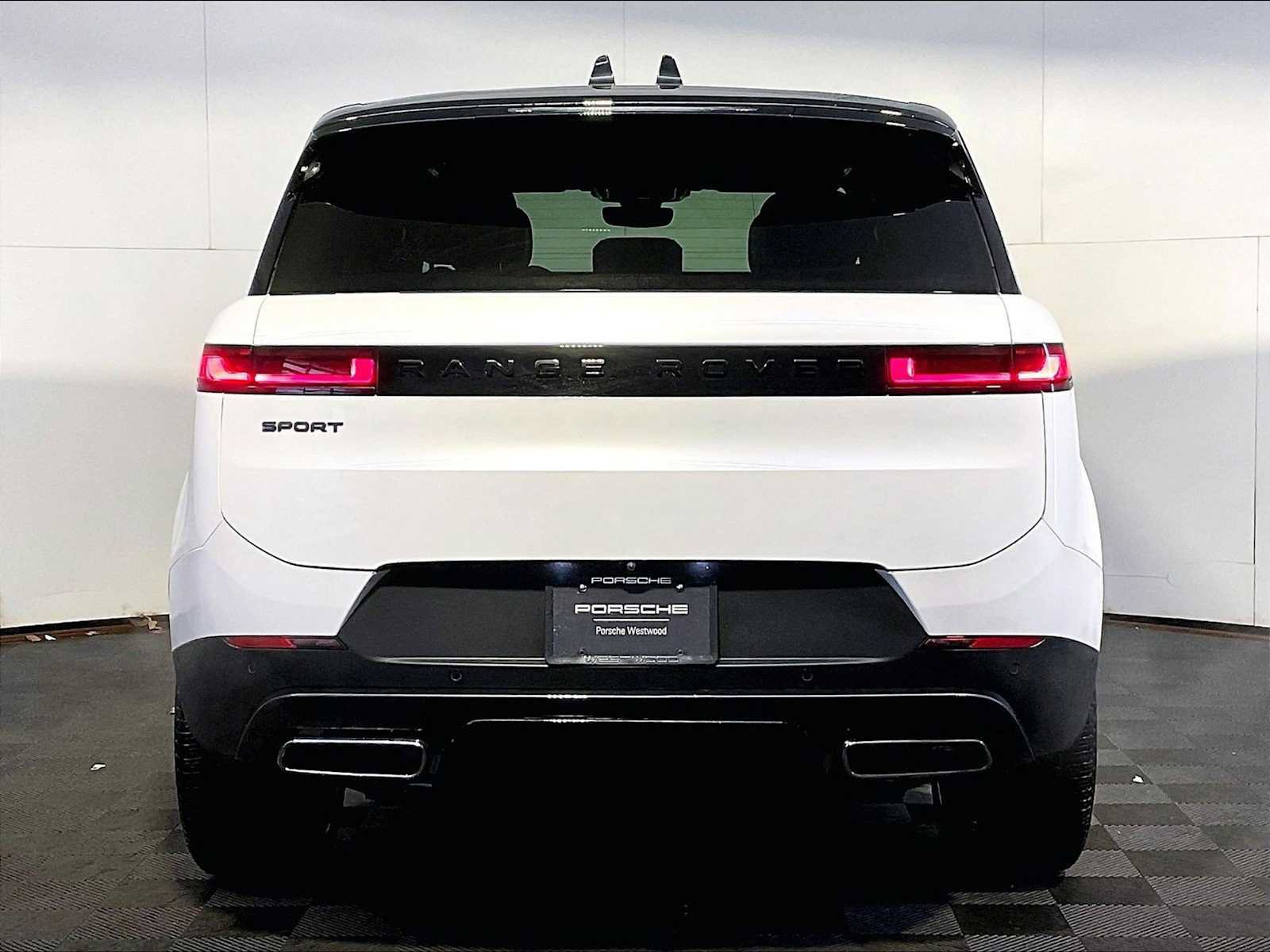 Used 2024 Land Rover Range Rover Sport SE AWD/4WD image 6