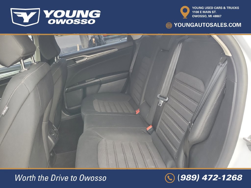 Used 2020 Ford Fusion SE FWD image 29
