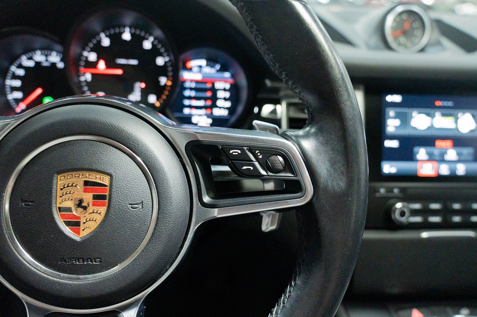 Used 2017 Porsche Macan AWD/4WD image 38