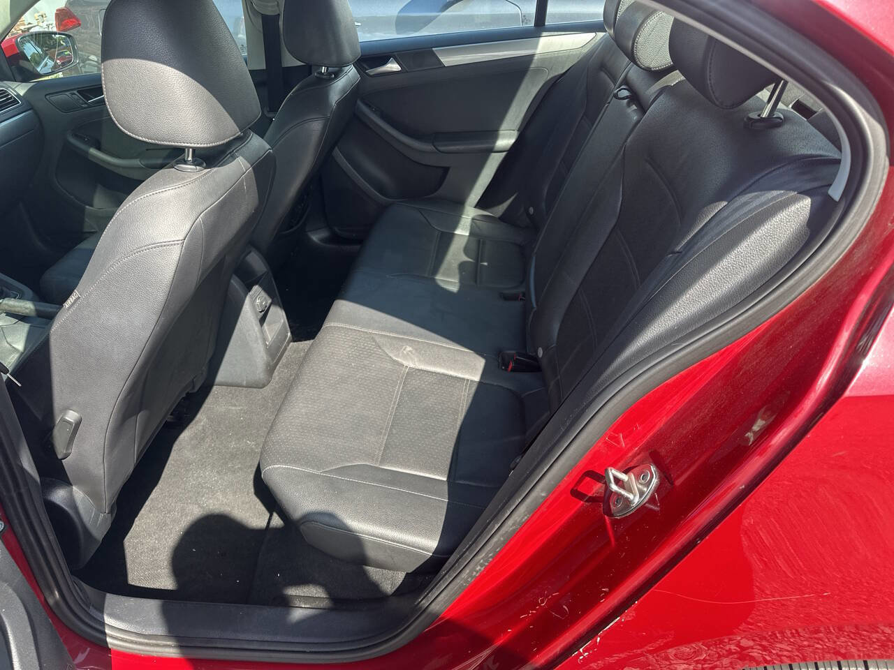 Used 2017 Volkswagen Jetta SE image 14