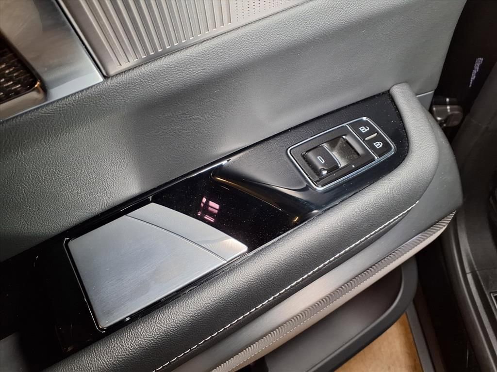 Used 2026 Cadillac Vistiq Sport image 19