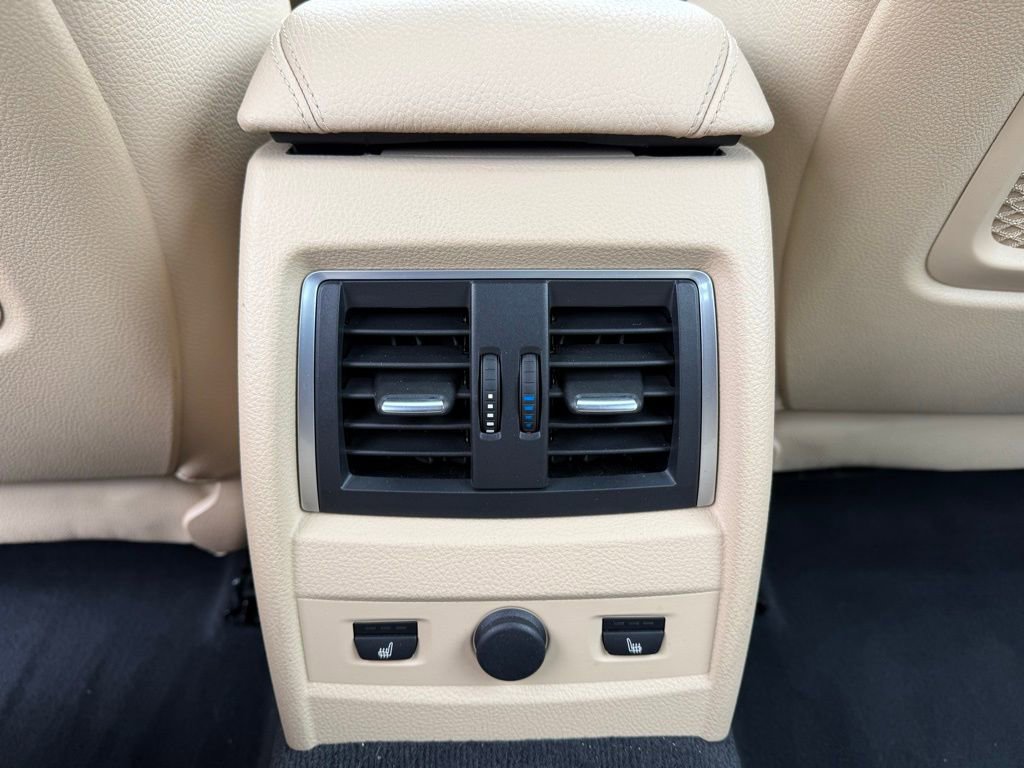 Used 2017 BMW 330i xDrive Sedan image 16