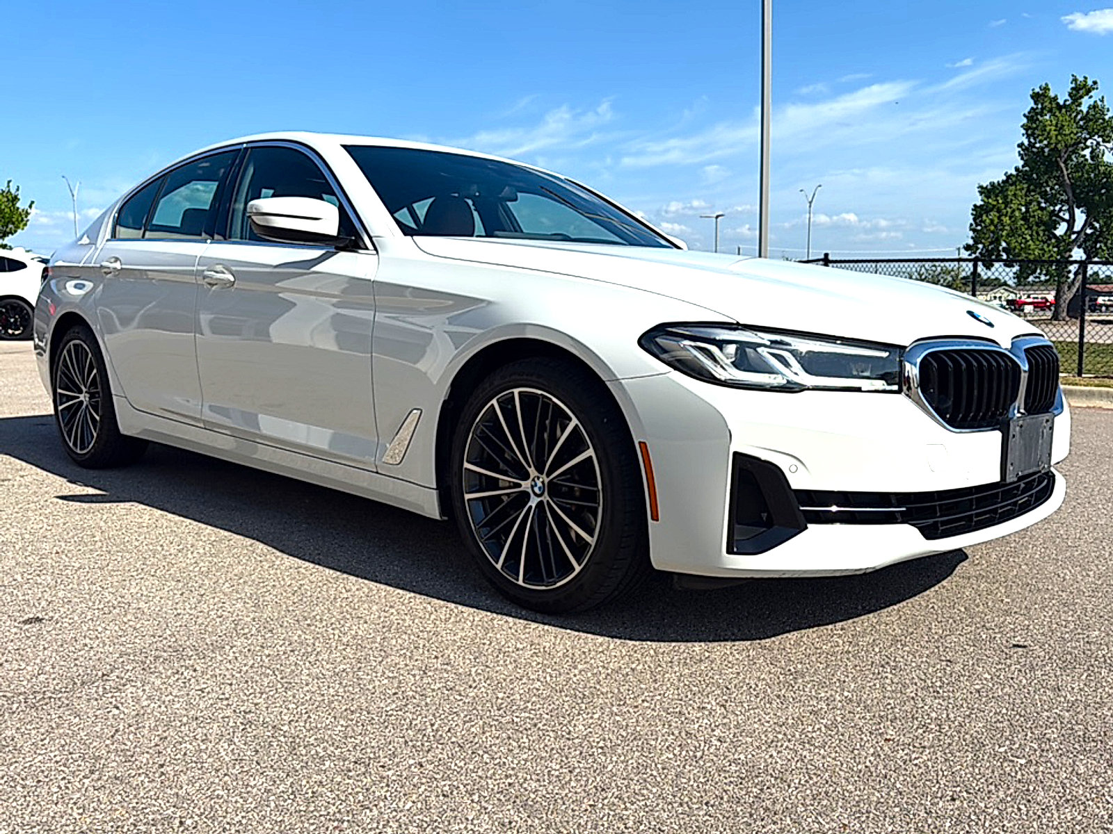 Used 2021 BMW 530i w/ Premium Package RWD image 3
