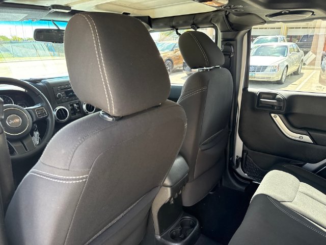 Used 2014 Jeep Wrangler Unlimited Sahara w/ Max Tow Package AWD/4WD image 26