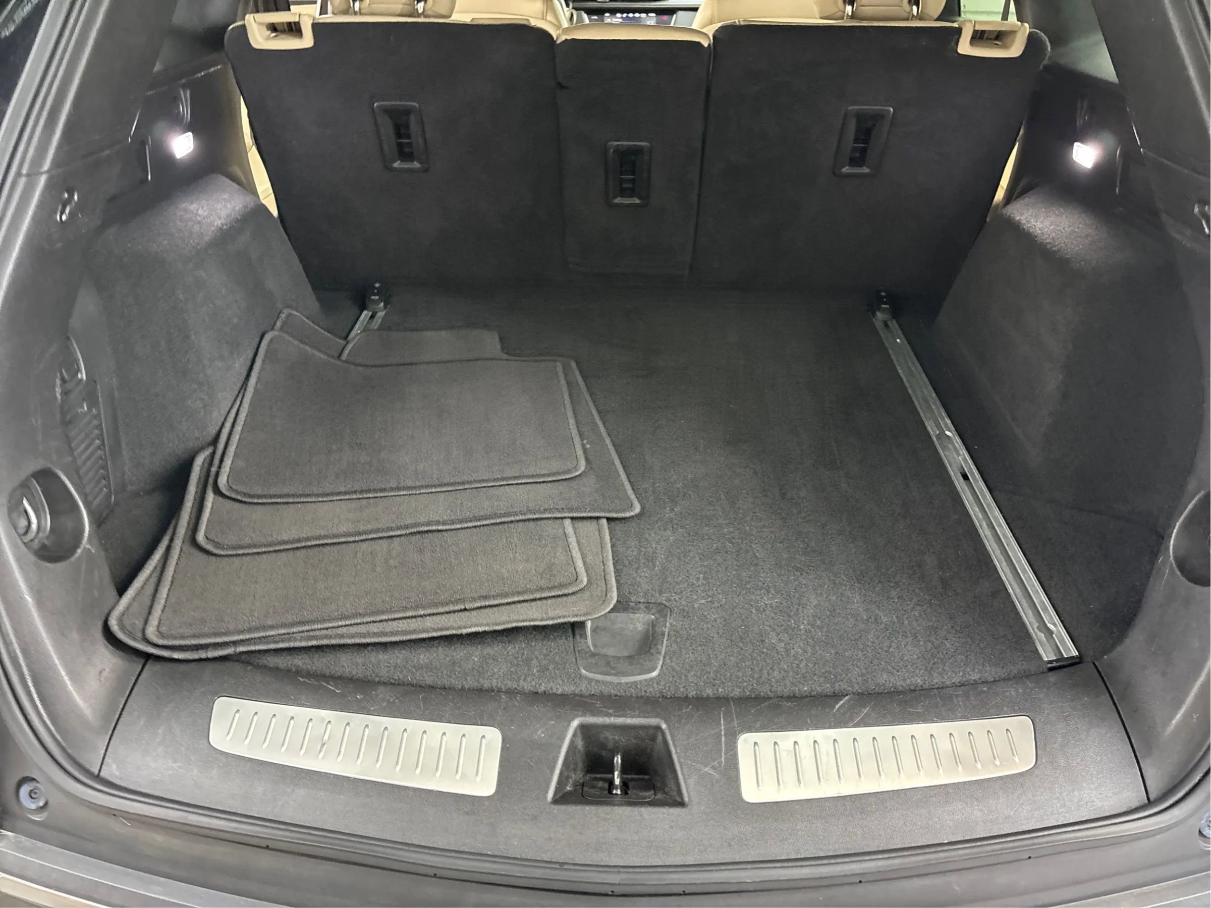 Used 2017 Cadillac XT5 Luxury FWD image 16