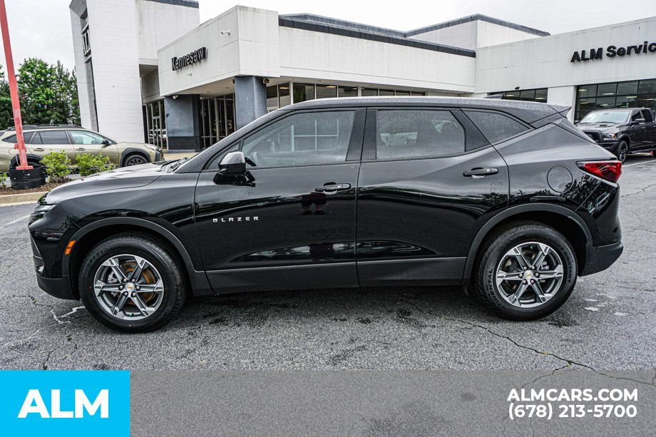 Used 2025 Chevrolet Blazer LT FWD image 7