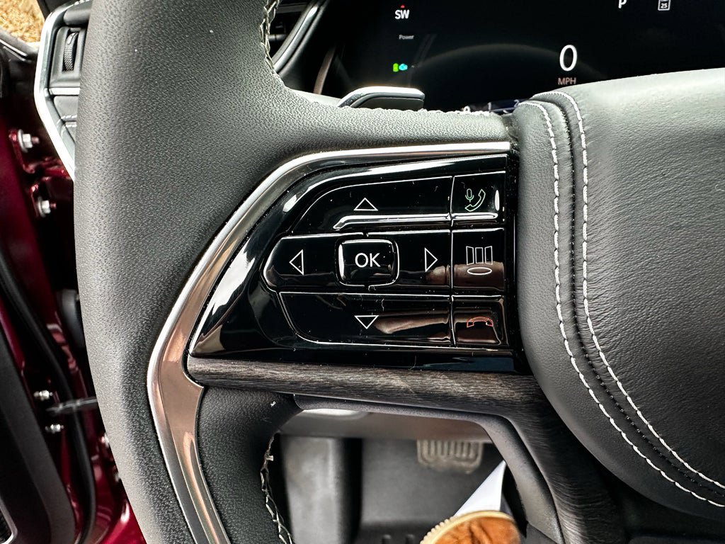 Used 2024 Jeep Grand Cherokee Overland AWD/4WD image 16