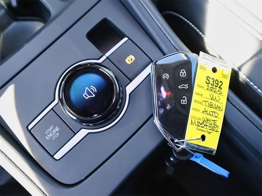 New 2025 Volkswagen Tiguan SE image 25