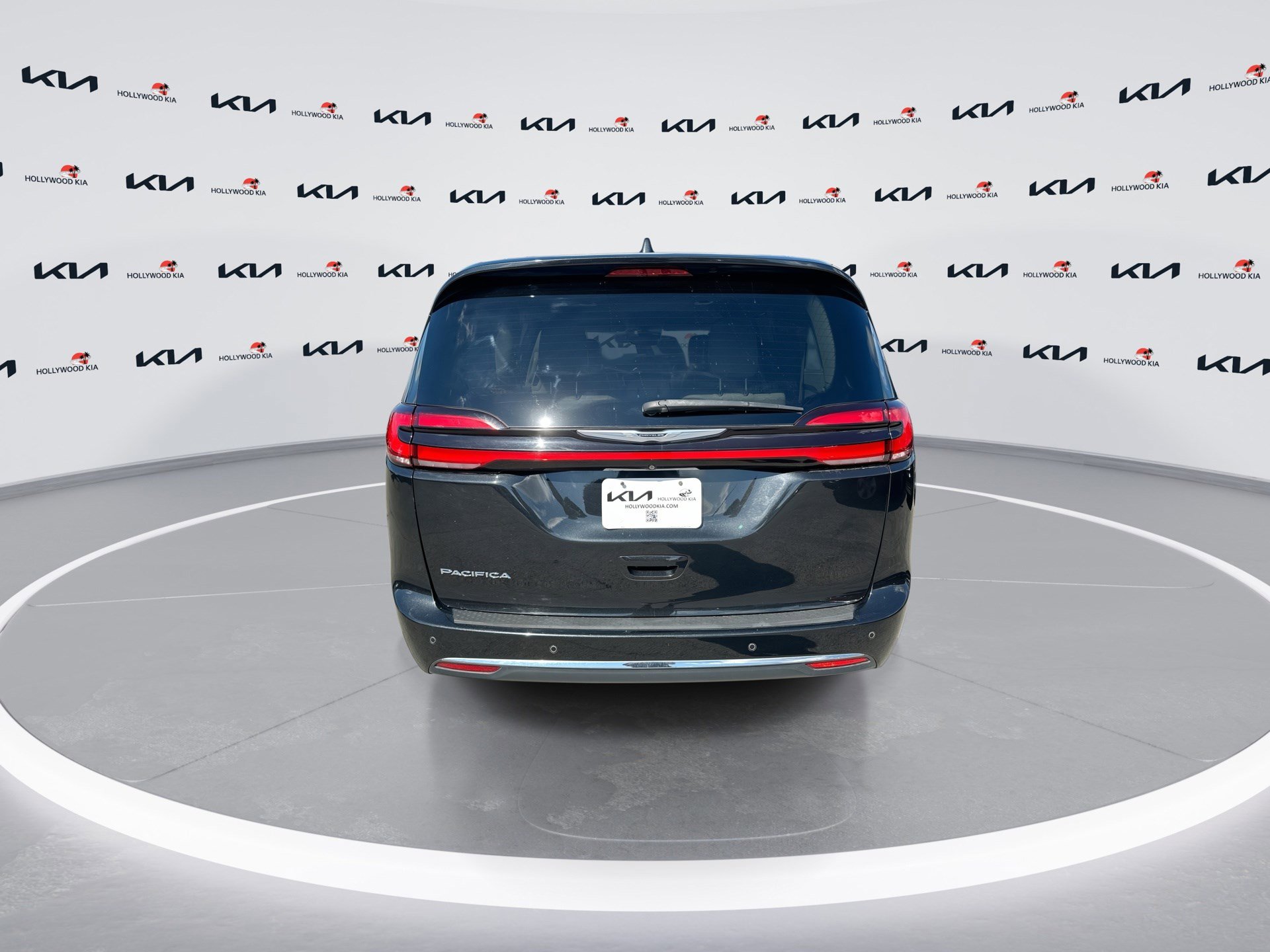 Used 2021 Chrysler Pacifica Touring-L FWD image 7