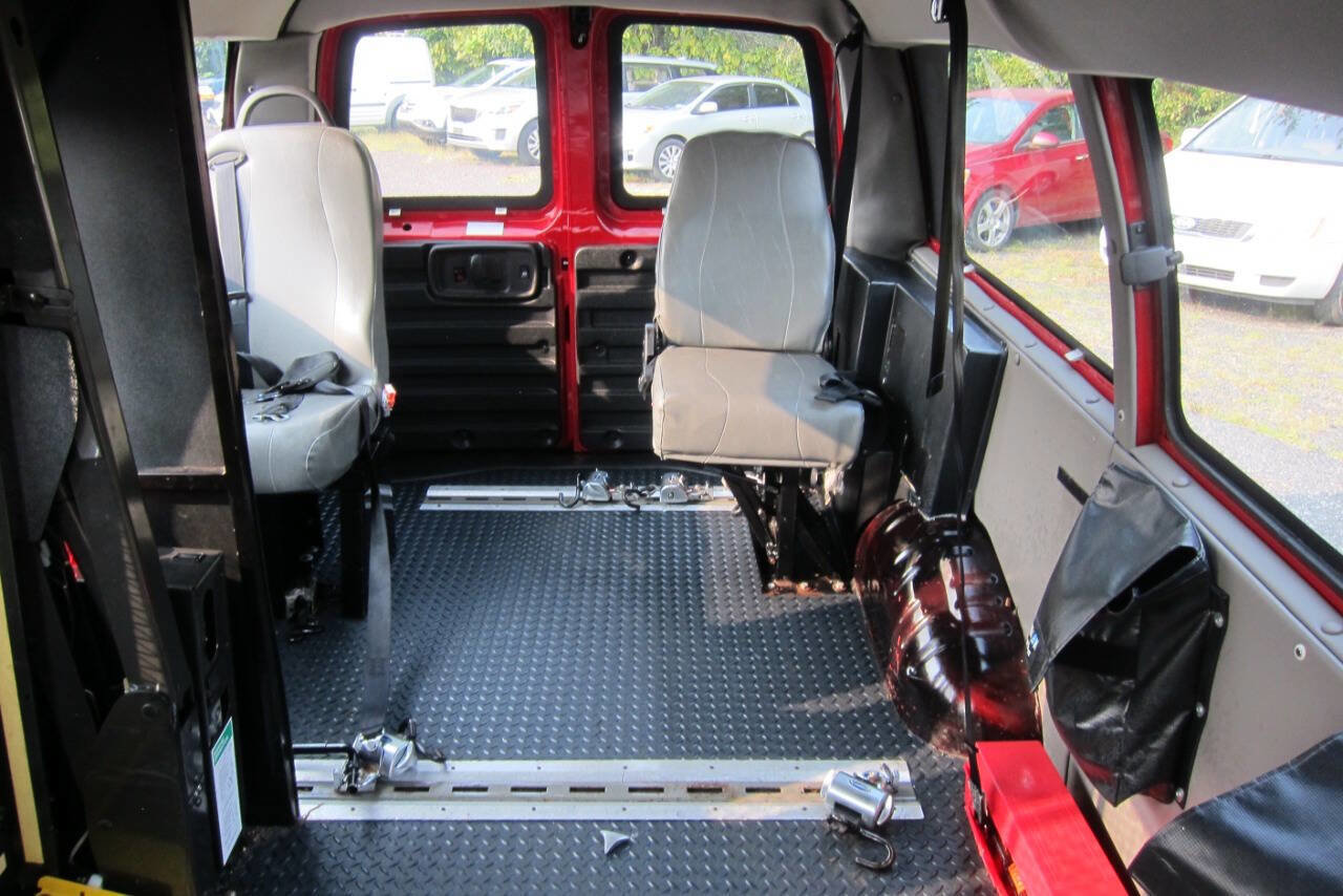 Used 2011 GMC Savana 2500 image 19