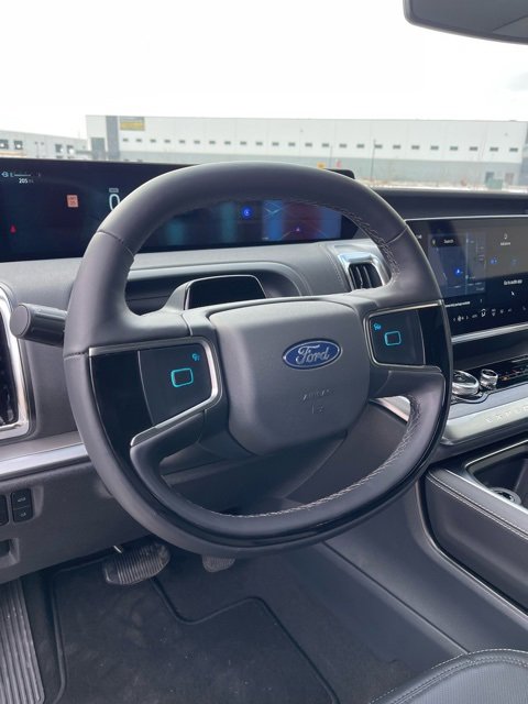 Used 2025 Ford Expedition Platinum w/ Driver's Package image 12